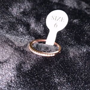 🌟 Rose gold tone ring, size 6